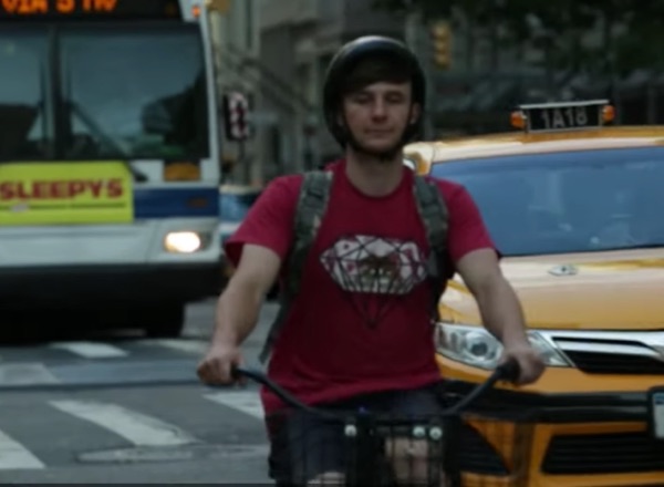 在都市中騎自行車除了要注意交通安全，也該注意一下空氣品質！