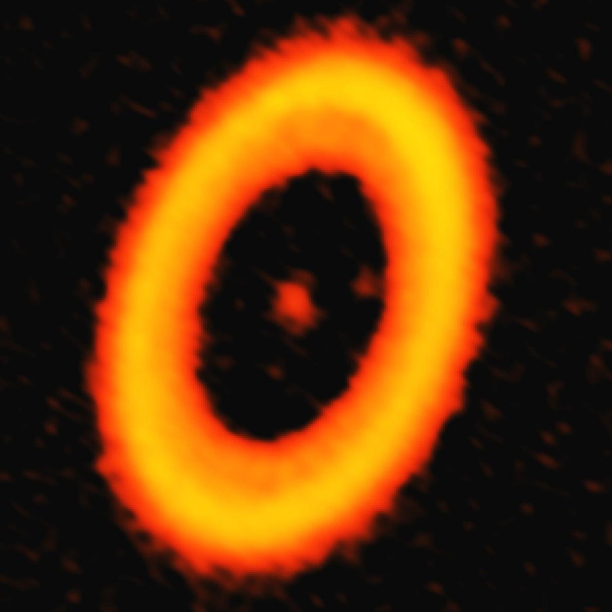 這張由亞他加馬大型毫米及次毫米波陣列 Alma 所拍攝的影像 是pds 70恆星系統周圍的塵埃圓盤 塵埃盤內有兩個黯淡的光斑 其中一個可能是我們首度目擊系外衛星即將形成的模樣 Image By A Isella Alma Eso Naoj Nrao