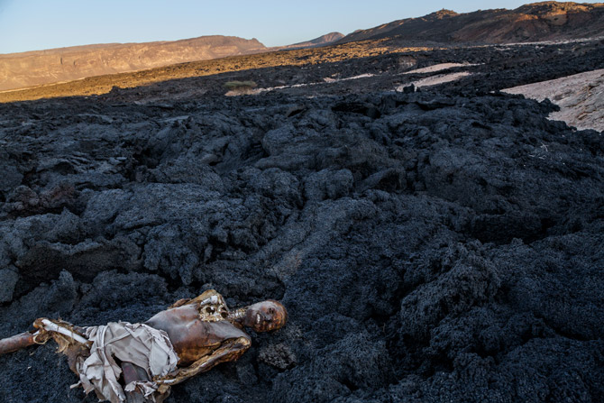 11-migrant-corpse-on-lava-field-670f