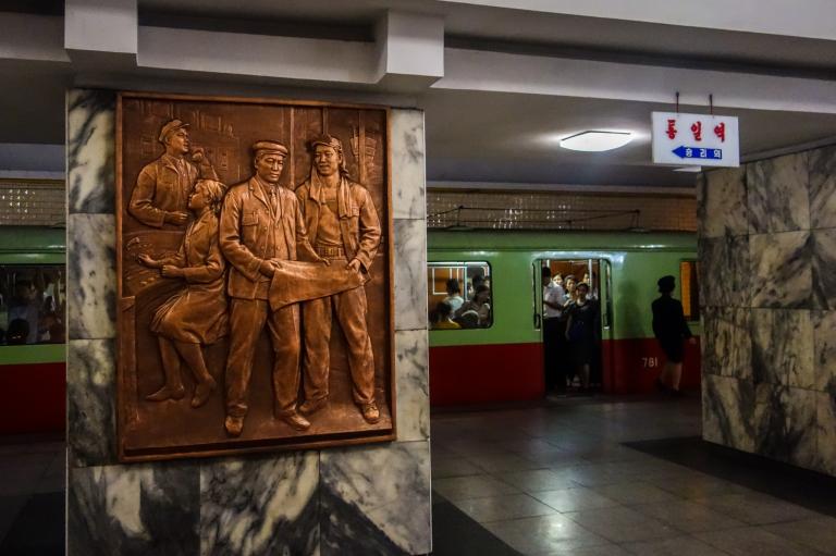 統一站（Tongil Station）的裝潢訴說著統一朝鮮半島的願景。PHOTOGRAPH BY ELLIOTT DAVIES